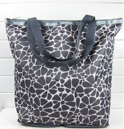 供應環(huán)保購物袋 環(huán)保購物袋批發(fā)定做 深圳市龍崗區(qū)駿達手袋廠 深圳禮品包 環(huán)保袋 手提袋 電腦包 收納袋 背包 錢包 工具包 深圳駿達手袋廠