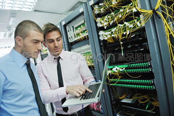 網(wǎng)絡(luò)服務(wù)器室工程 構(gòu)建現(xiàn)代數(shù)字基礎(chǔ)設(shè)施的核心